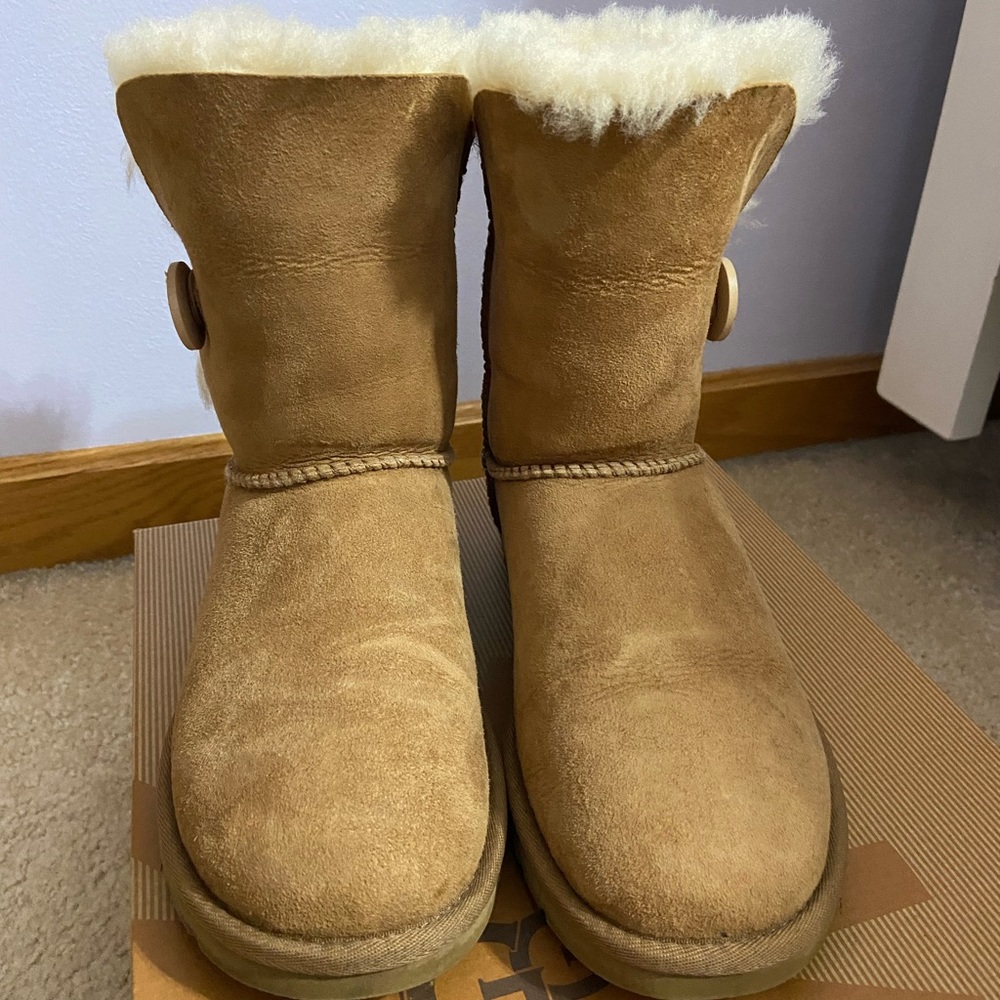 Chestnut Bailey Button Uggs